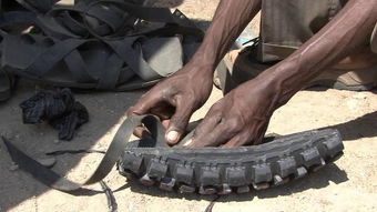 男子回收破旧轮胎,制成商品再高价卖出